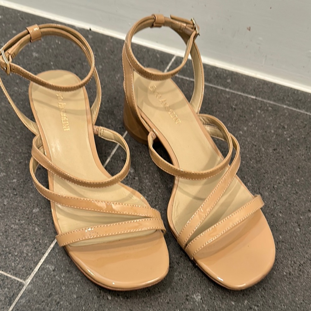 Elegant Tan Strappy Sandals